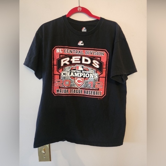 Cincinnati reds 2012 division Champs shirt size large - Picture 1 of 3